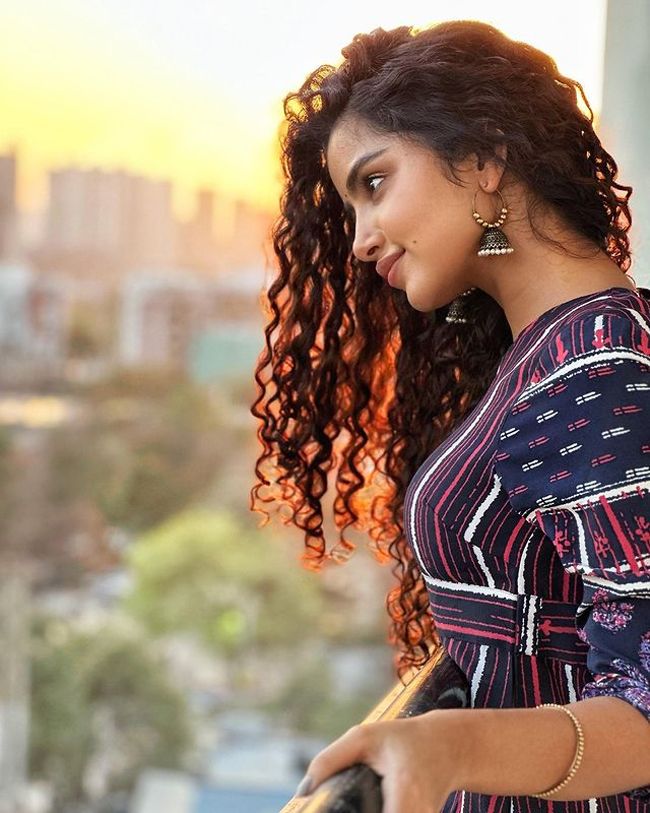 Glorious Clicks Of Gorgeous Anupama Parameswaran Glorious Clicks Of Gorgeous Anupama Parameswaran